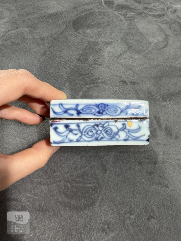 清中期青花淡描缠枝花卉纹盖盒 - 图3